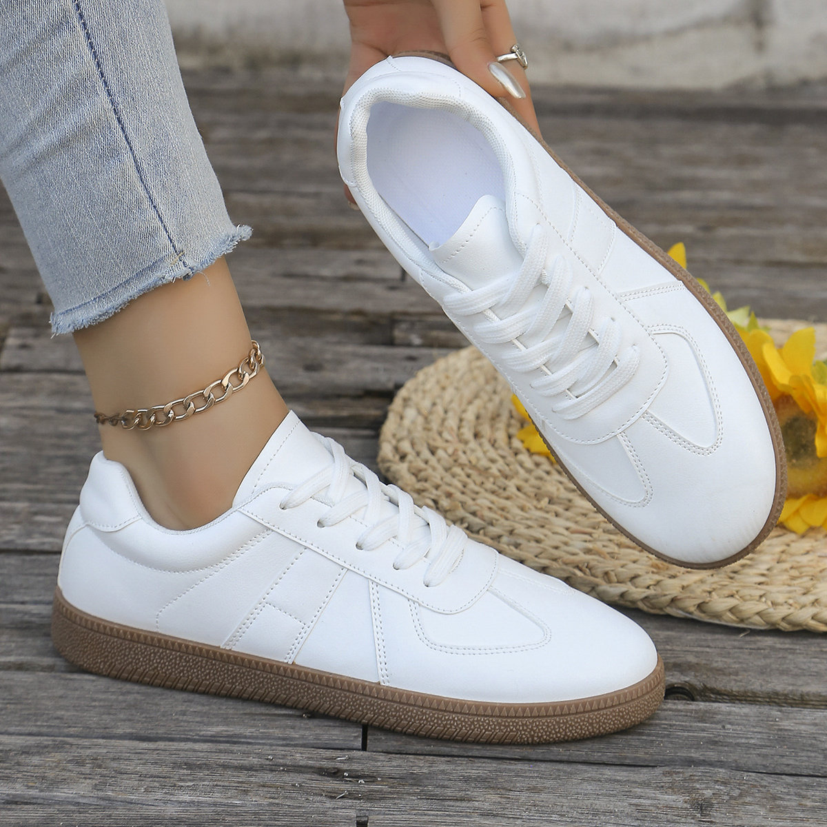 Ladies' casual white sports sh - Embroidery White avis et prix